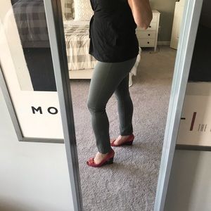 Ecru skinny leg elastic waist pant!